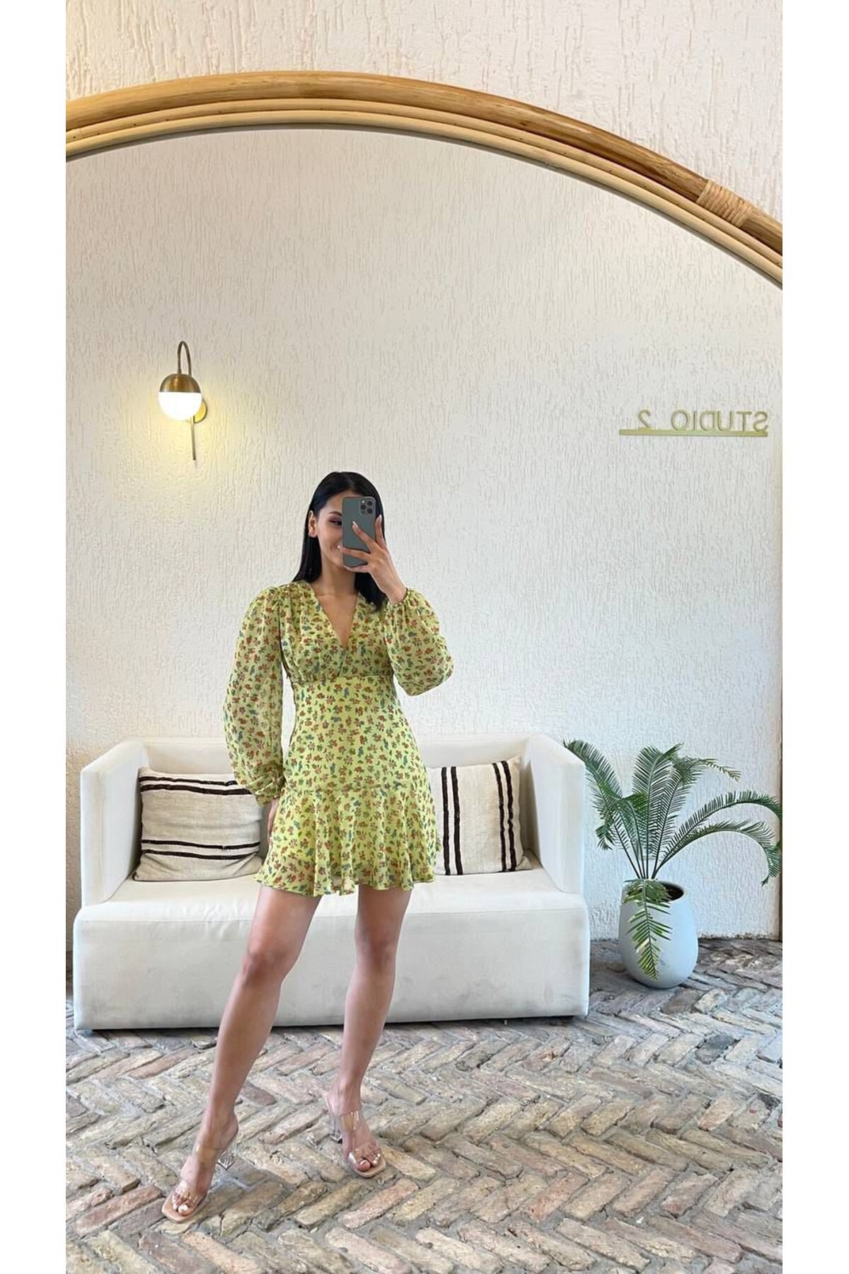 3015-YEŞİL ŞİFON ÖNÜ BÜZGÜLÜ KISA ELBİSE