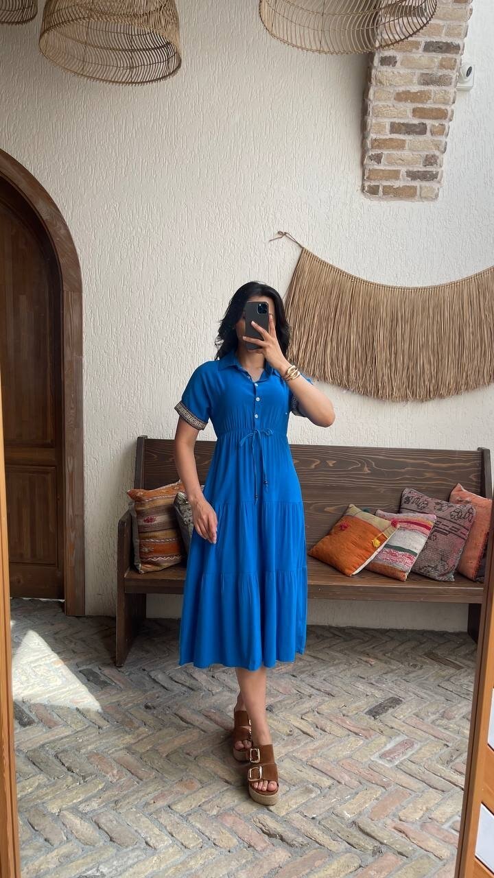 3080-MAVİ KOL MANŞETLERİ ŞERİTLİ ELBİSE