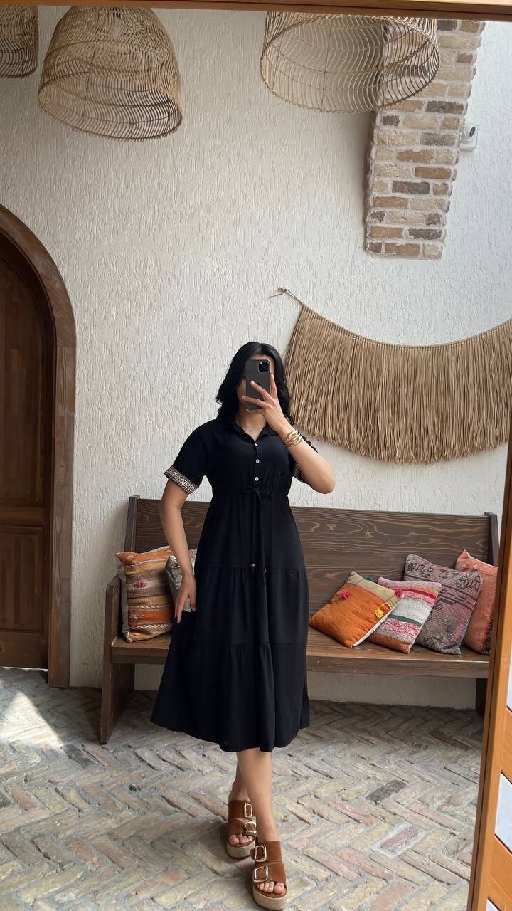 3080-SİYAH KOL MANŞETLERİ ŞERİTLİ ELBİSE