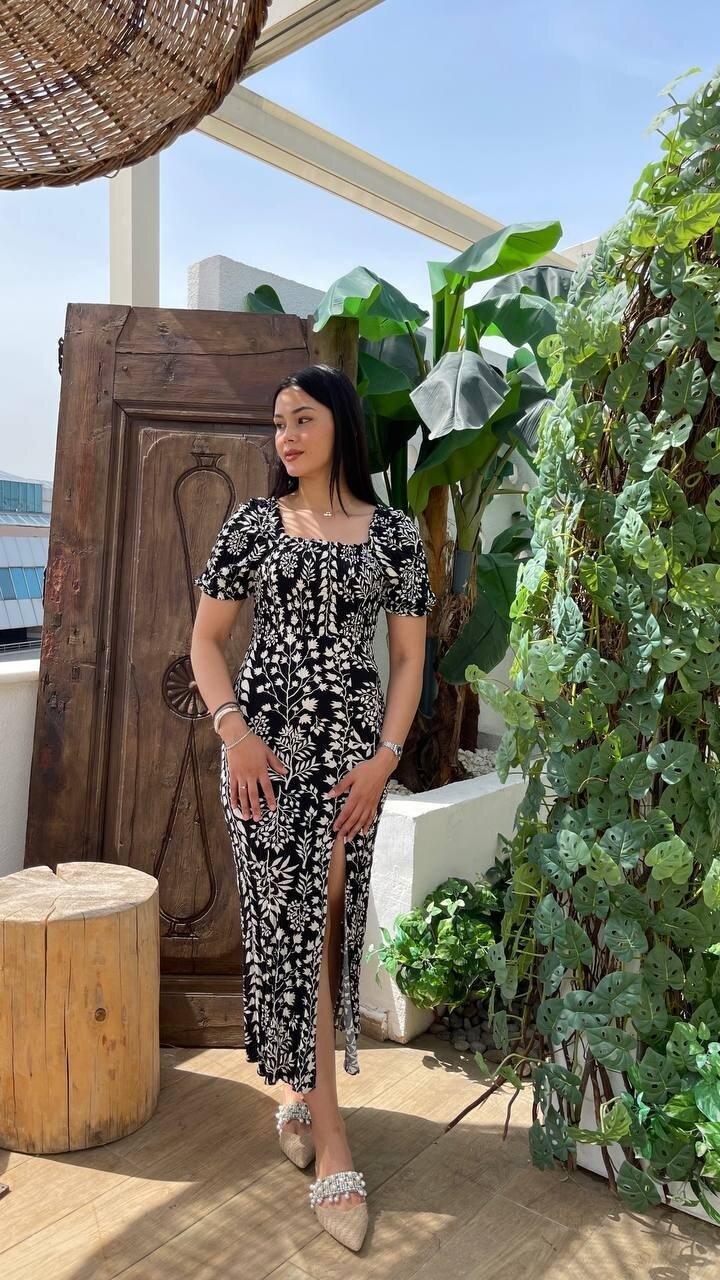 3142-SİYAH FULL GİPELİ YANDAN YIRTMAÇLI ELBİSE