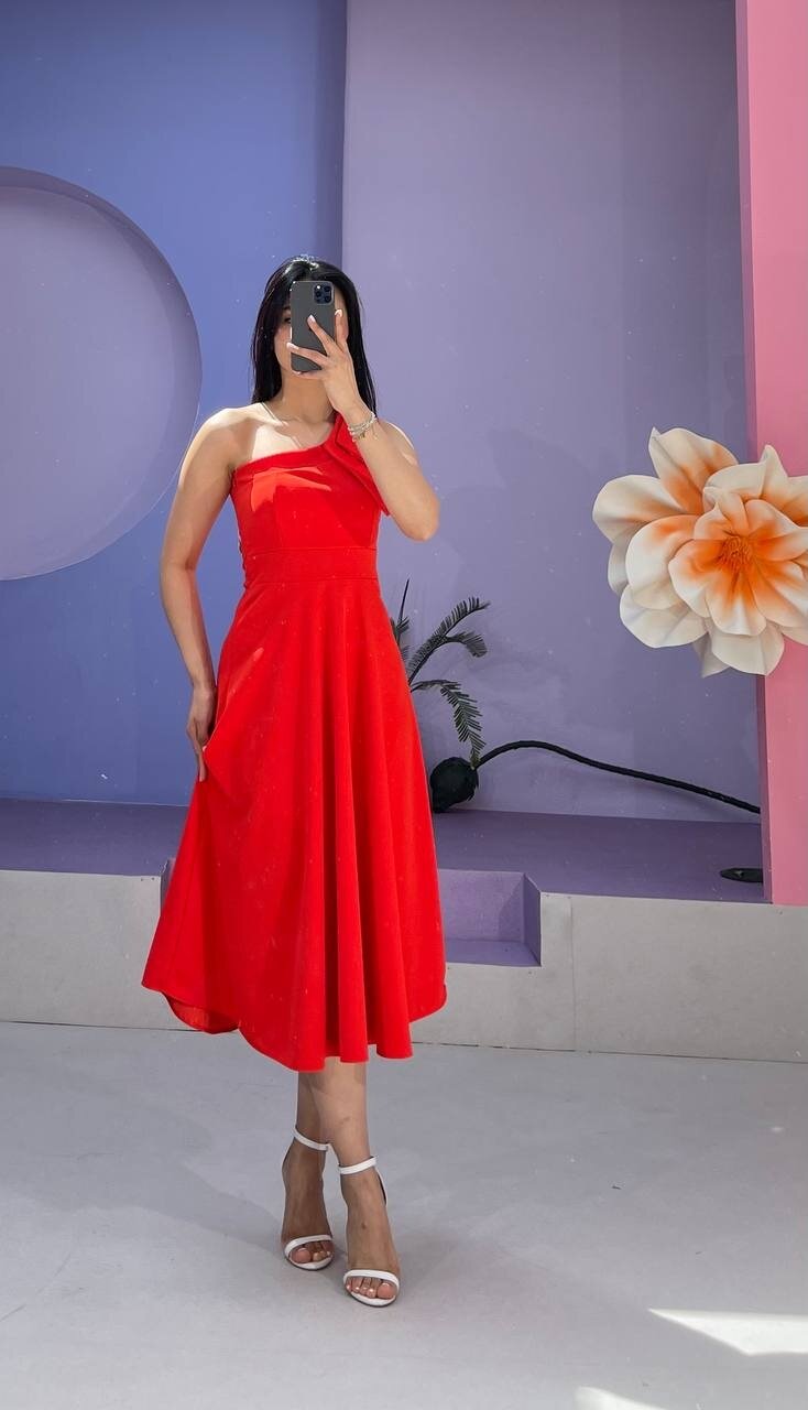 3443-KIRMIZI TEK OMUZ FİYONK DETAY ELBİSE