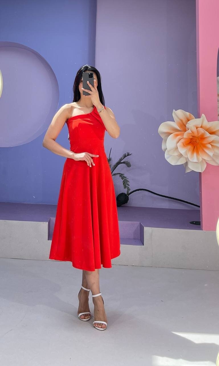 3443-KIRMIZI TEK OMUZ FİYONK DETAY ELBİSE