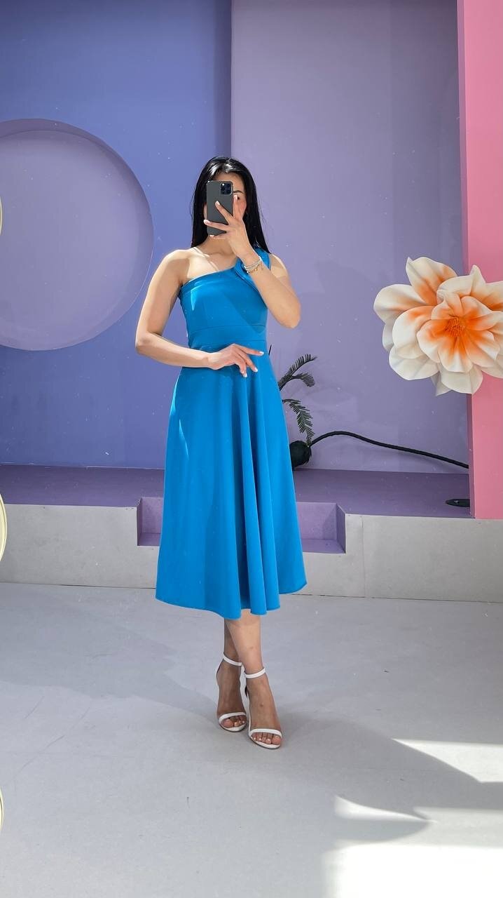 3443-MAVİ TEK OMUZ FİYONK DETAY ELBİSE