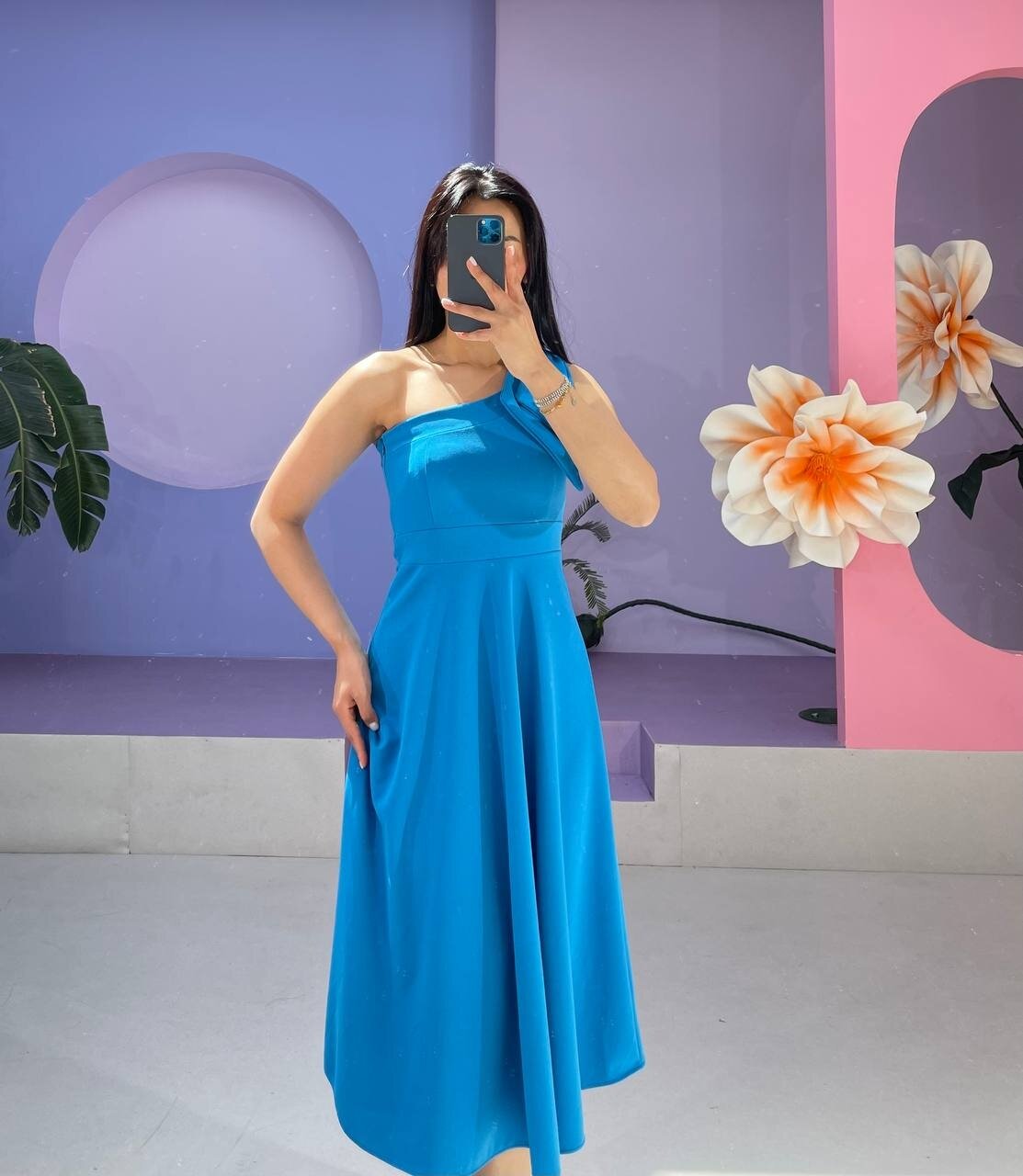 3443-MAVİ TEK OMUZ FİYONK DETAY ELBİSE