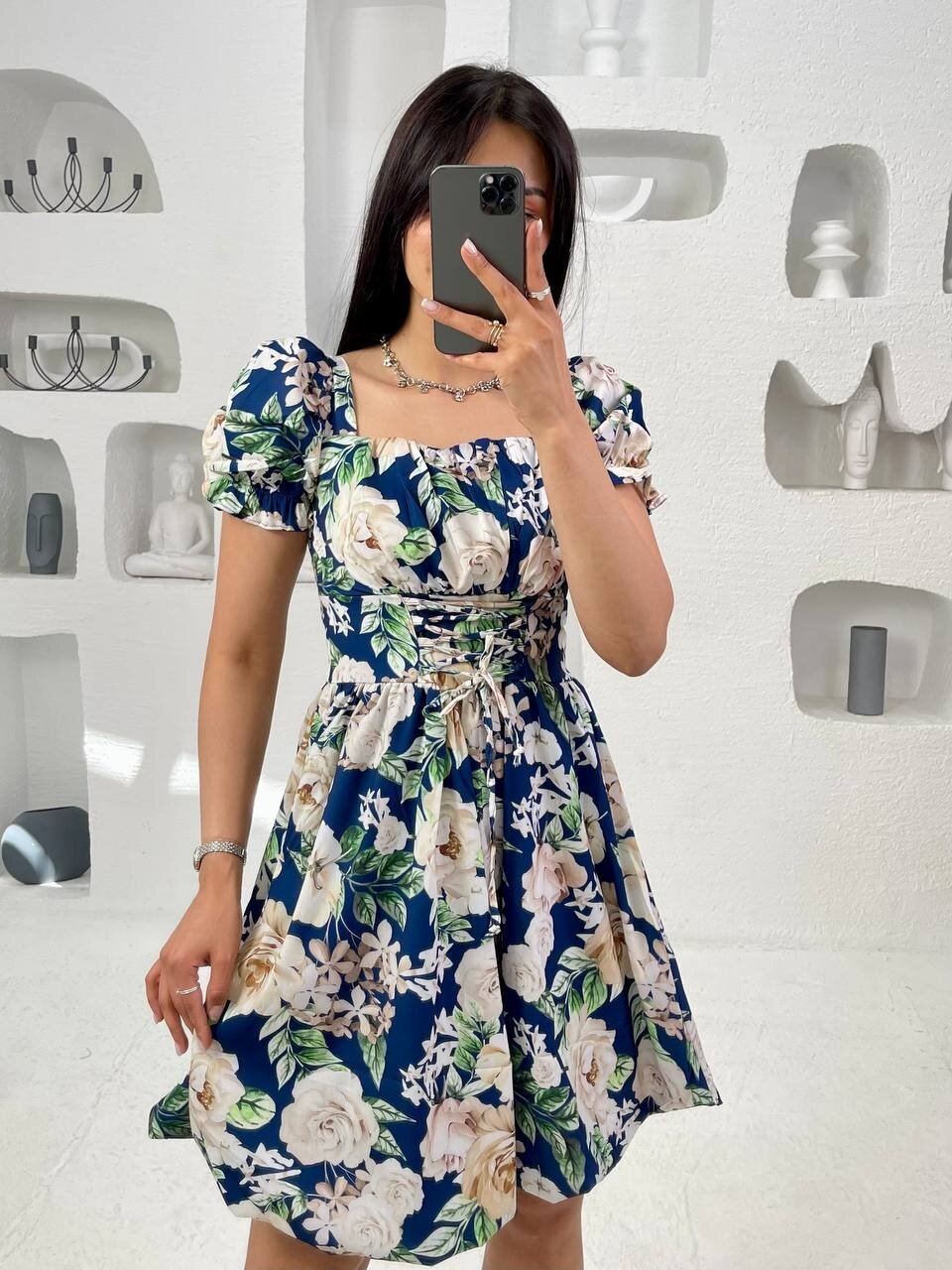 3488-ÖNÜ DÜĞÜMLÜ KISA ELBİSE