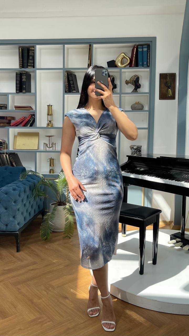 3510-MAVİ KARMAŞIK DESEN ÖNÜ DÜĞÜMLÜ ELBİSE