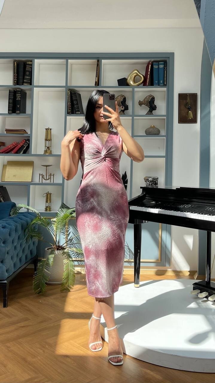 3510-PEMBE KARMAŞIK DESEN ÖNÜ DÜĞÜMLÜ ELBİSE