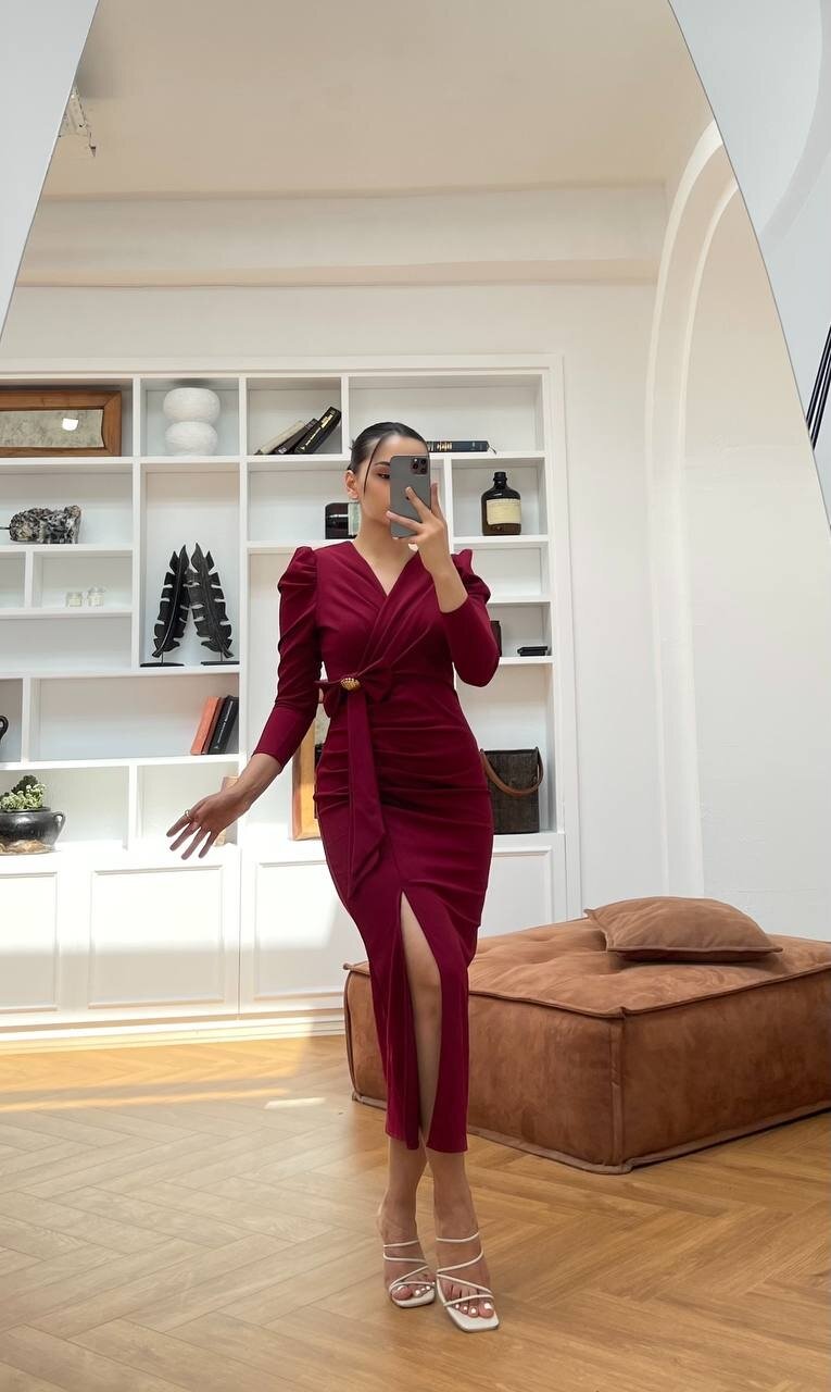 3565-BORDO DENİZ KABUĞU BROŞLU ELBİSE