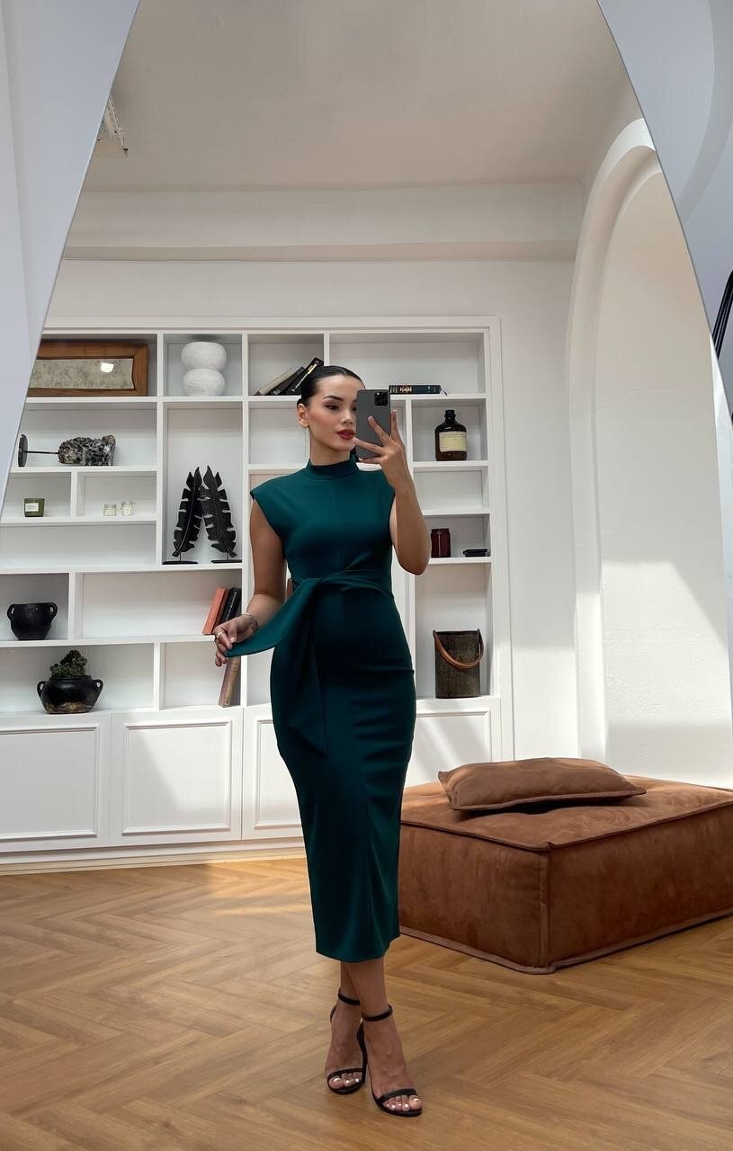 3582-ZÜMRÜT VATKALI ÖNDEN BAĞLAMA DETAY ELBİSE