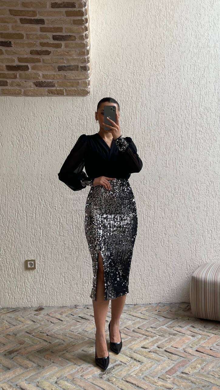 3594-GÜMÜŞ ÜSTÜ ŞİFON ETEĞİ PULPAYET ELBİSE