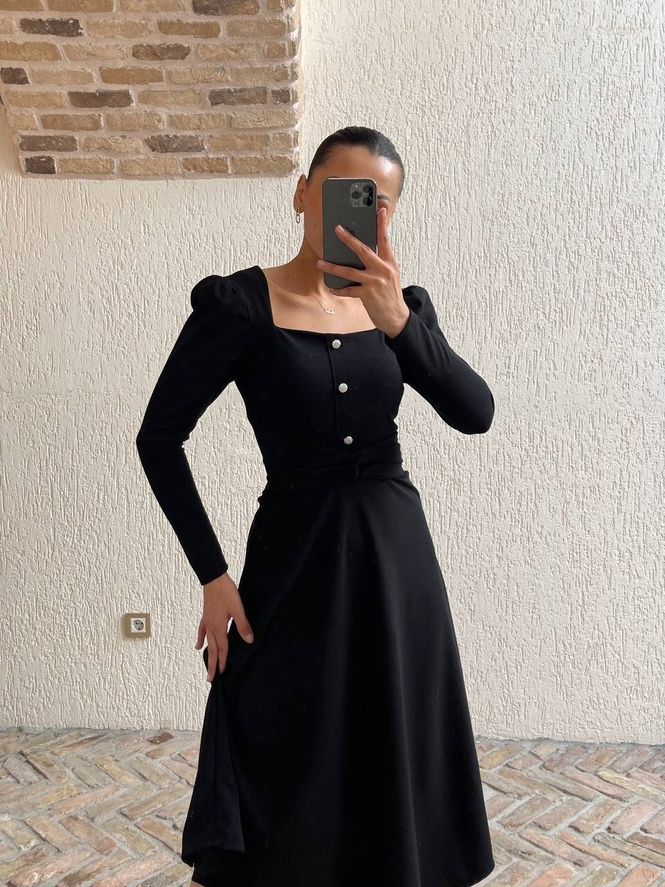 3620-SİYAH DÜĞME DETAY KENDİNDEN KEMERLİ ELBİSE