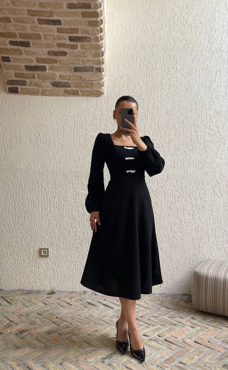 3630-SİYAH KADİFE FİYONK DETAY ELBİSE