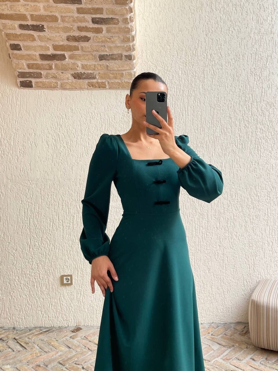 3630-ZÜMRÜT KADİFE FİYONK DETAY ELBİSE