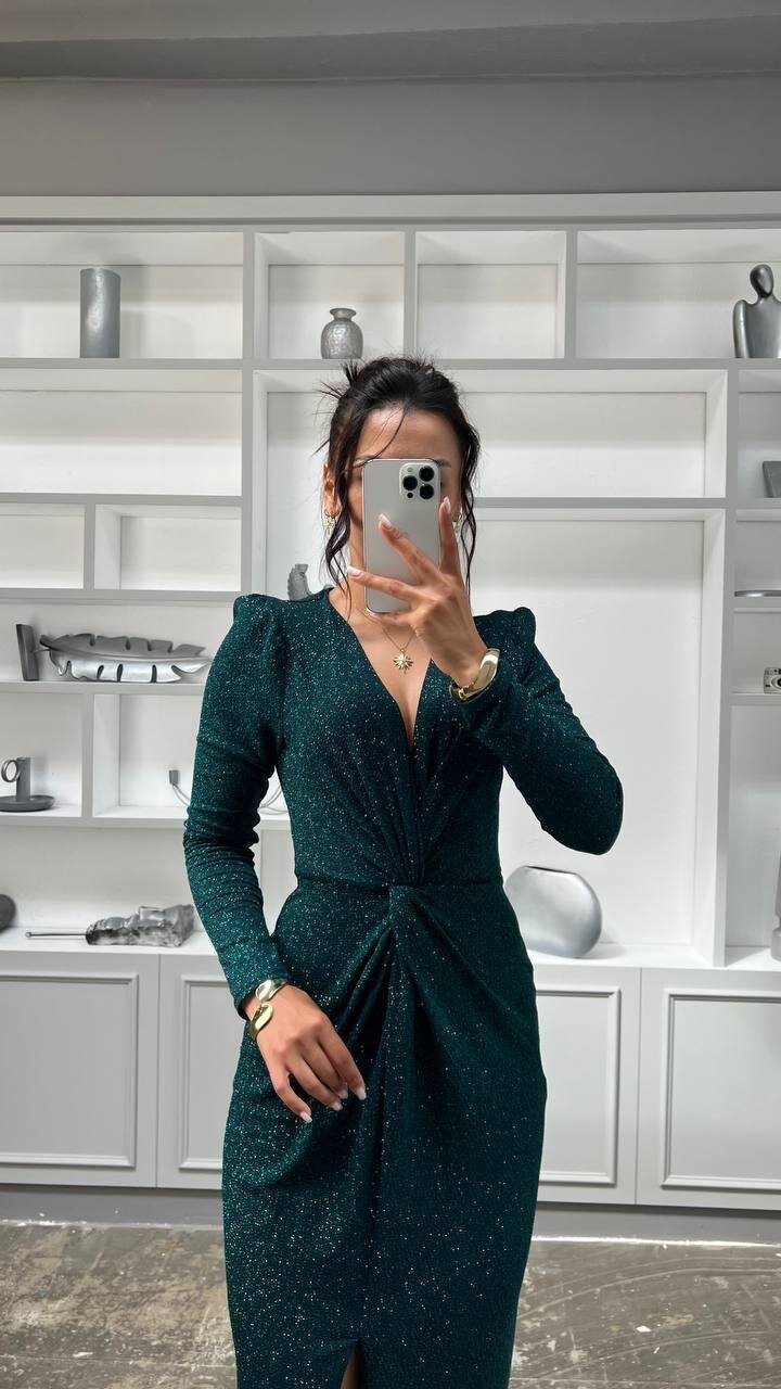 3633-ZÜMRÜT SİMLİ BÜZGÜ DETAYLI ELBİSE