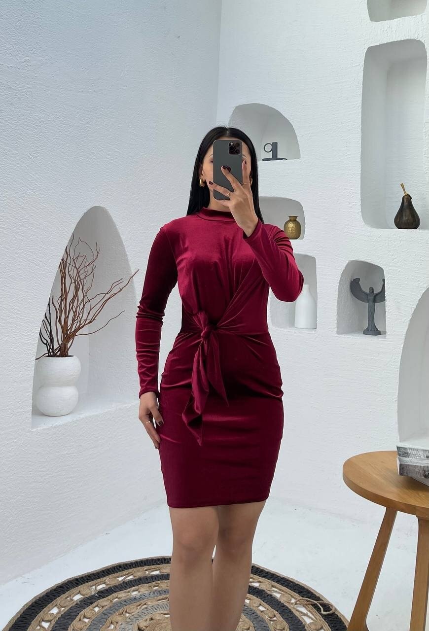3648-BORDO KADİFE ÖNDEN BAĞLAMALI KISA ELBİSE