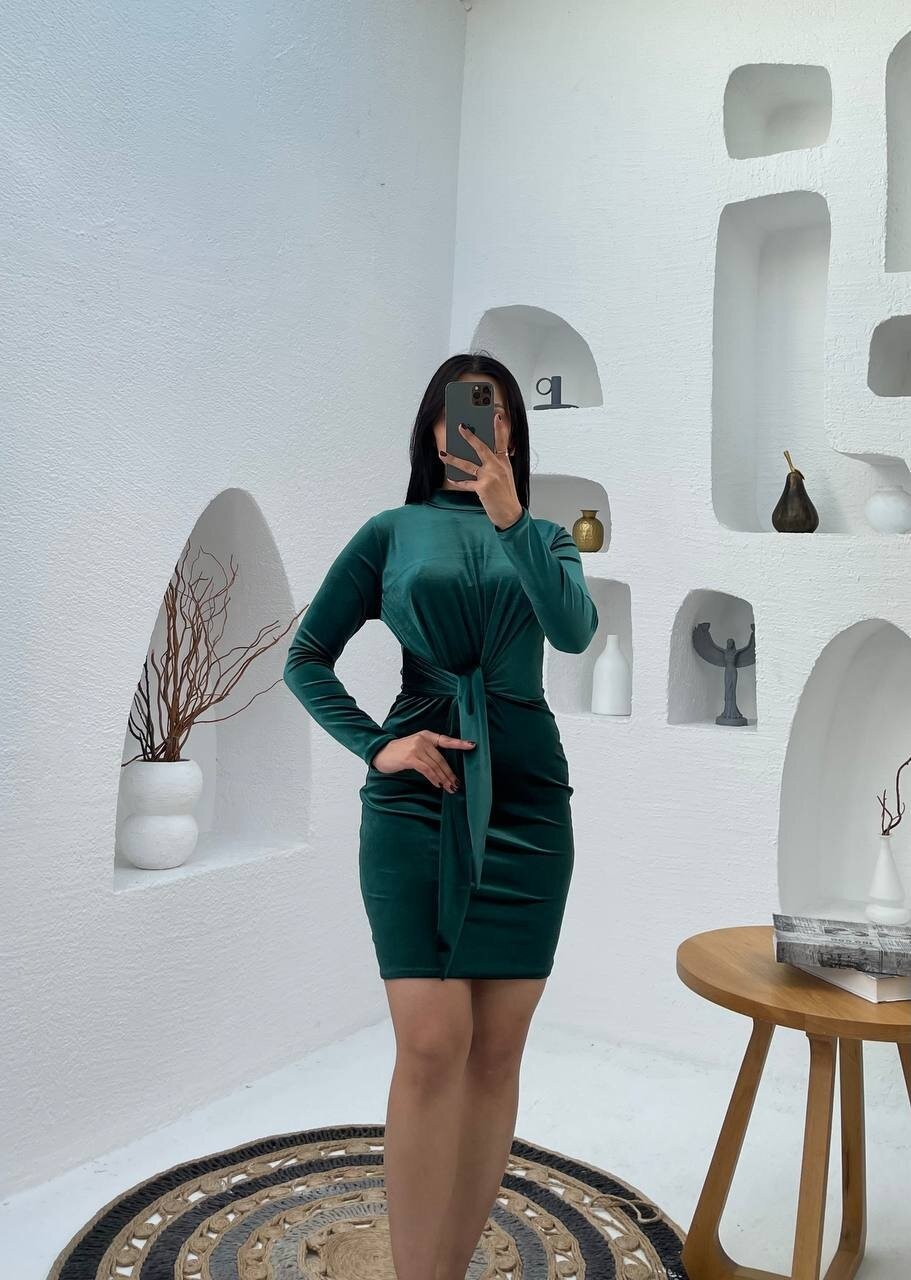 3648-ZÜMRÜT KADİFE ÖNDEN BAĞLAMALI KISA ELBİSE