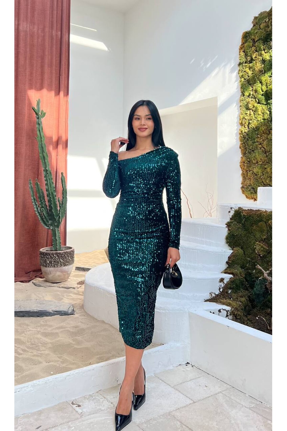 3650- ZÜMRÜT TEK OMUZ MİDİ BOY PULPAYET ELBİSE