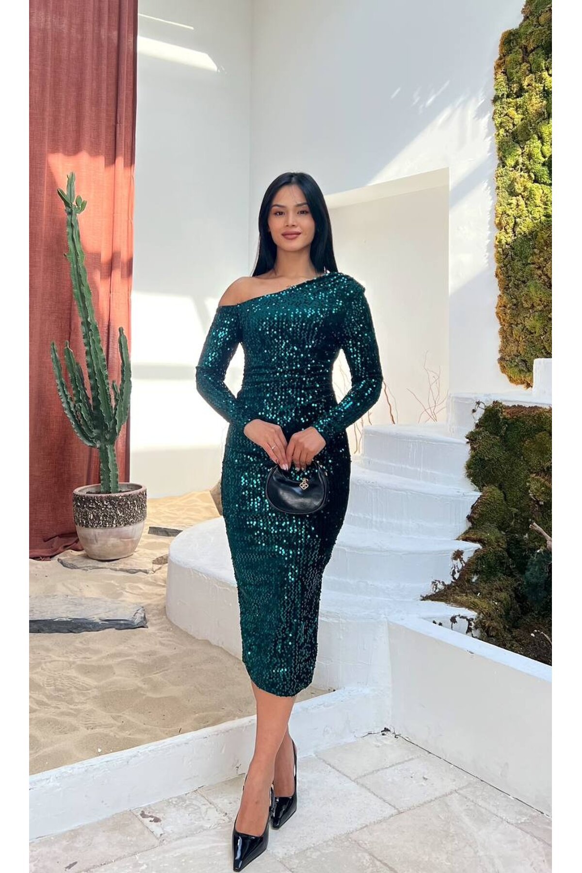 3650- ZÜMRÜT TEK OMUZ MİDİ BOY PULPAYET ELBİSE