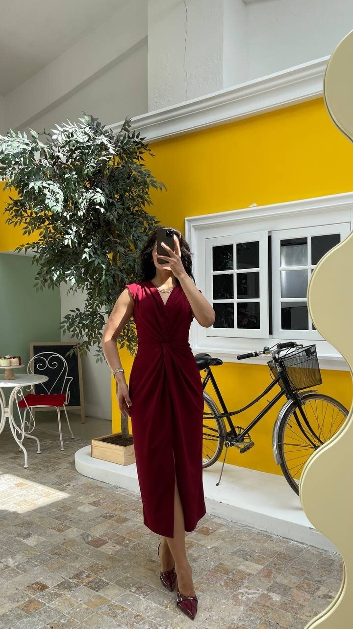 3698-BORDO ÖNÜ BÜZGÜLÜ ELBİSE