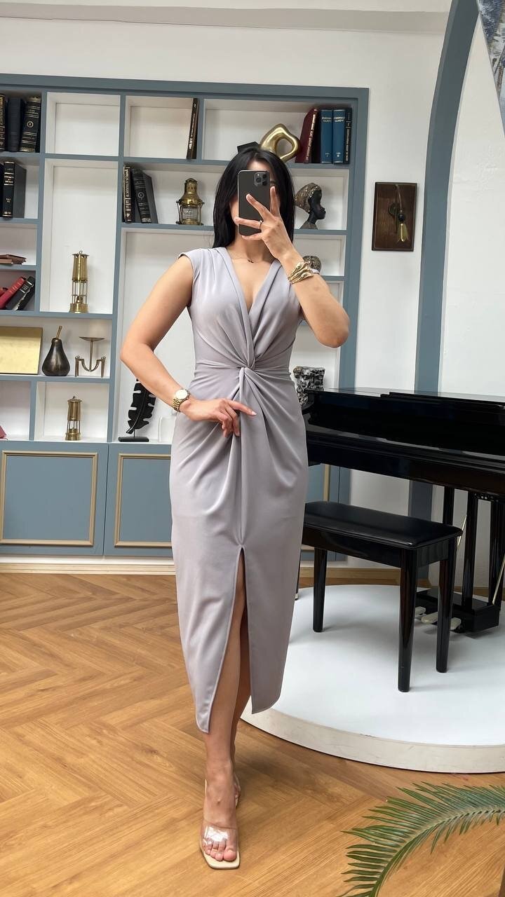 3698-GRİ ÖNÜ BÜZGÜLÜ ELBİSE