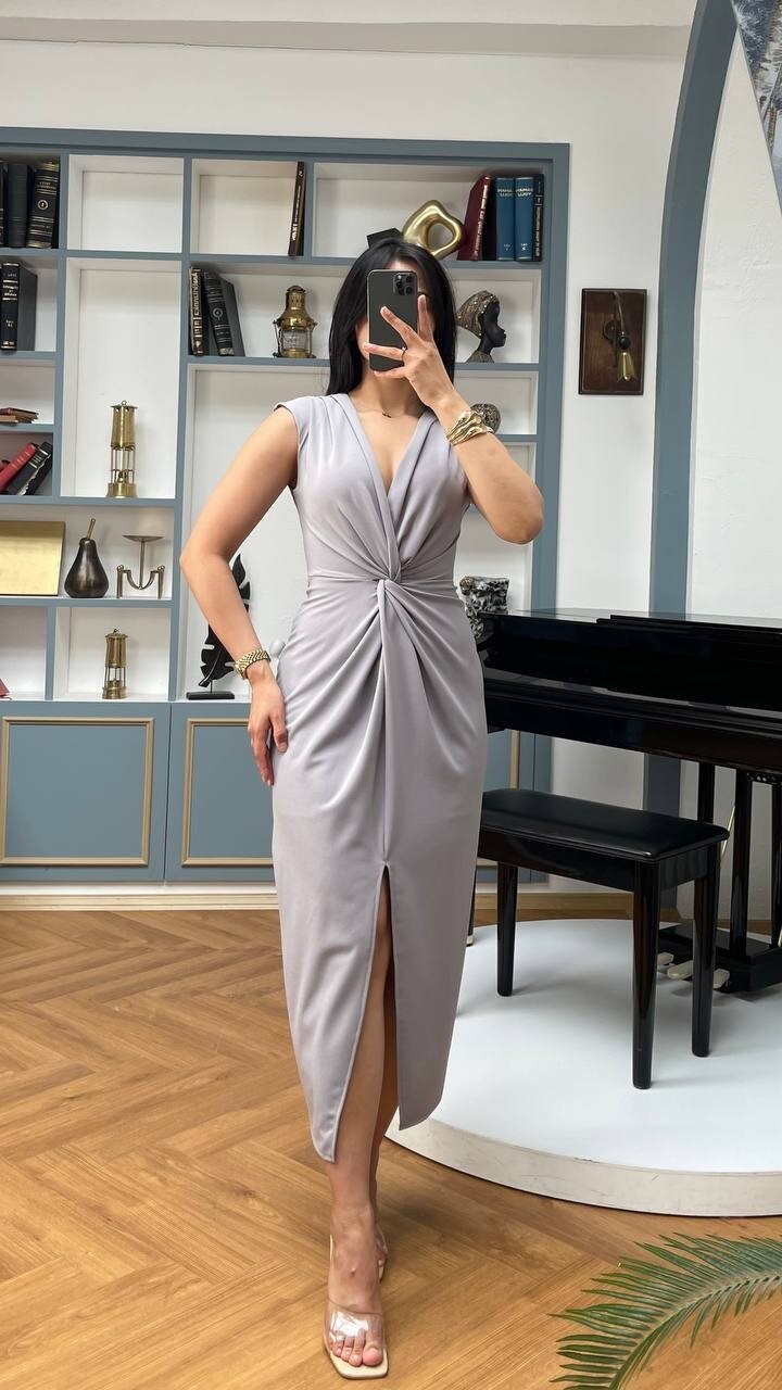 3698-GRİ ÖNÜ BÜZGÜLÜ ELBİSE