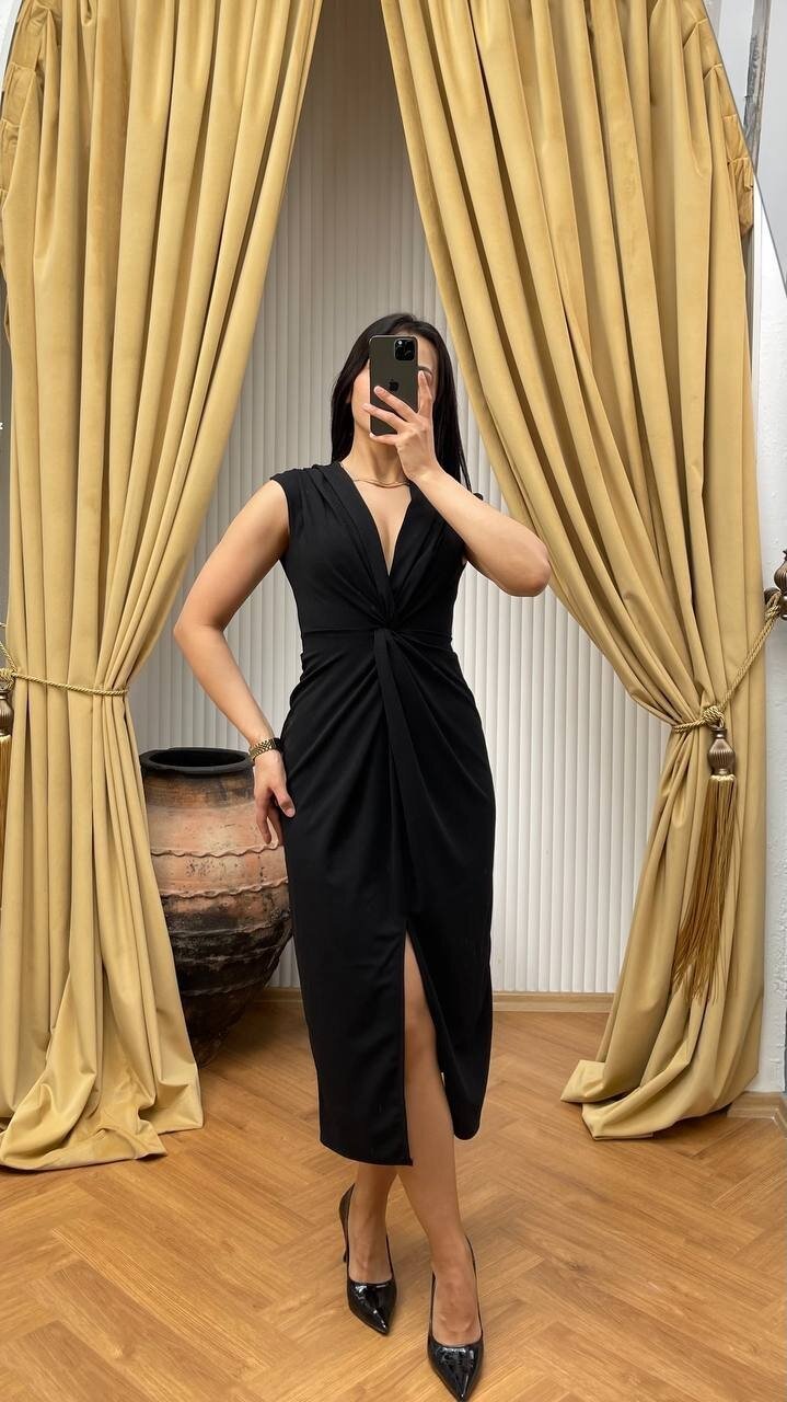 3698-SİYAH ÖNÜ BÜZGÜLÜ ELBİSE