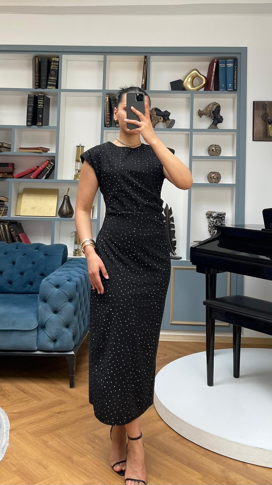 3708-SİYAH TAŞLI DRAPELİ ELBİSE