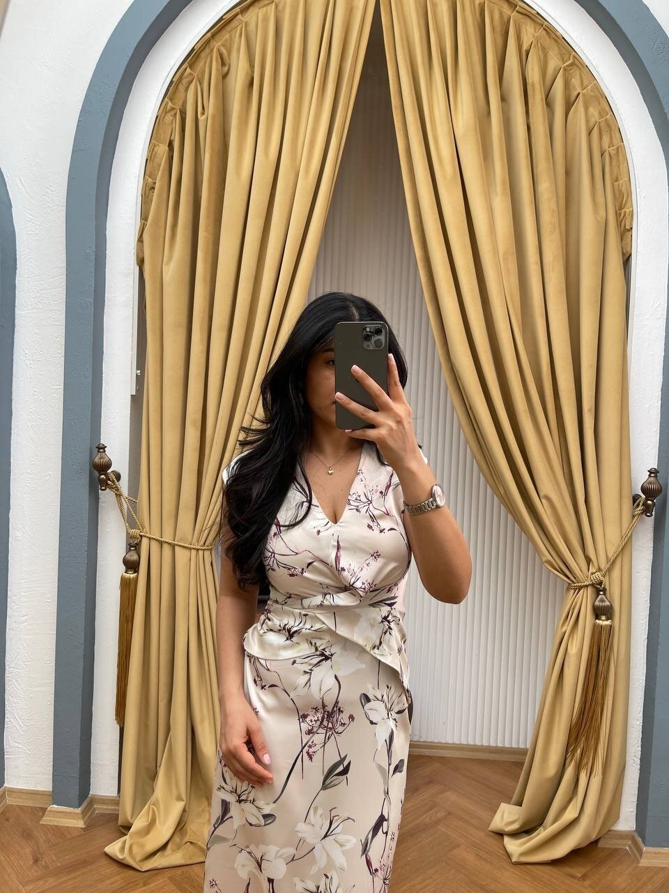 3710-BEYAZ SATEN DETAY ELBİSE