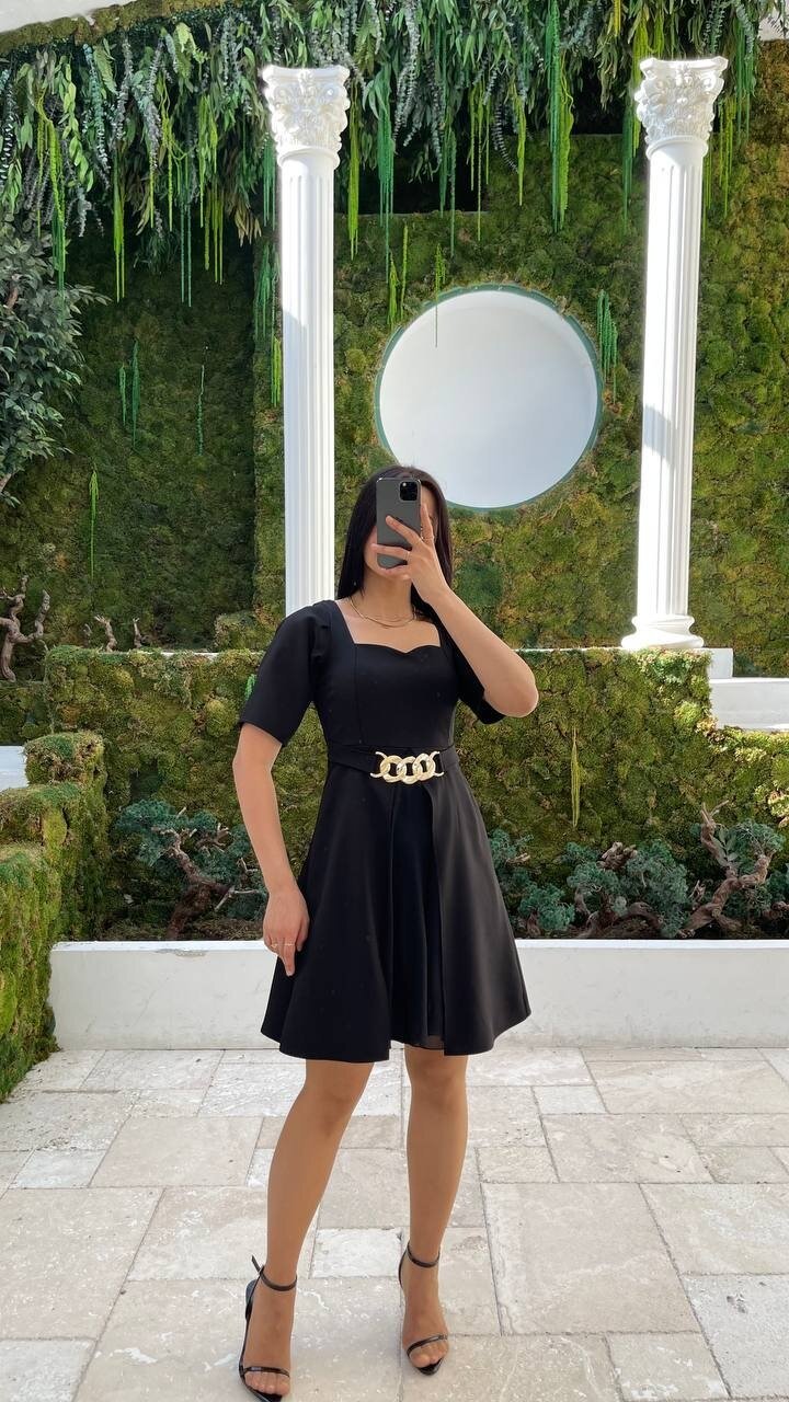 3712-SİYAH GOLD KEMER DETAYLI ELBİSE