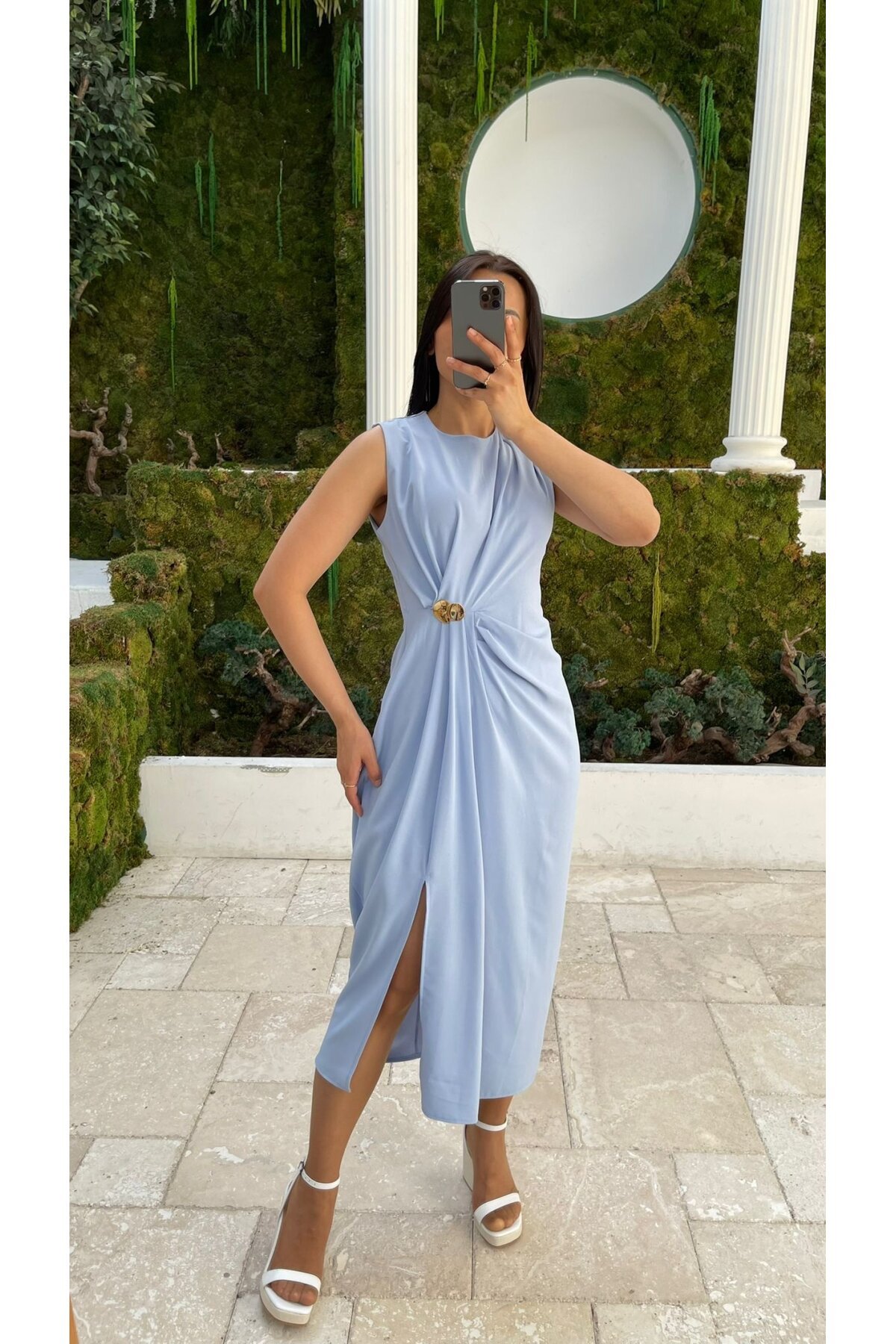 3718-MAVİ ASİMETRİK BROŞLU ELBİSE