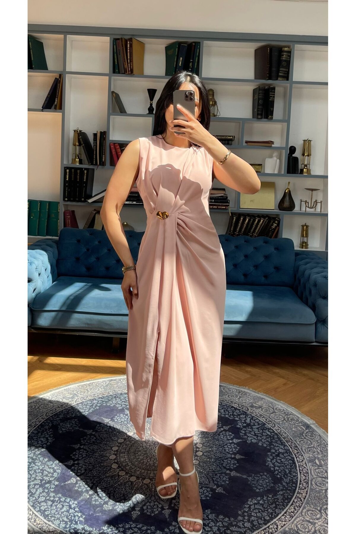 3718-PUDRA ASİMETRİK BROŞLU ELBİSE