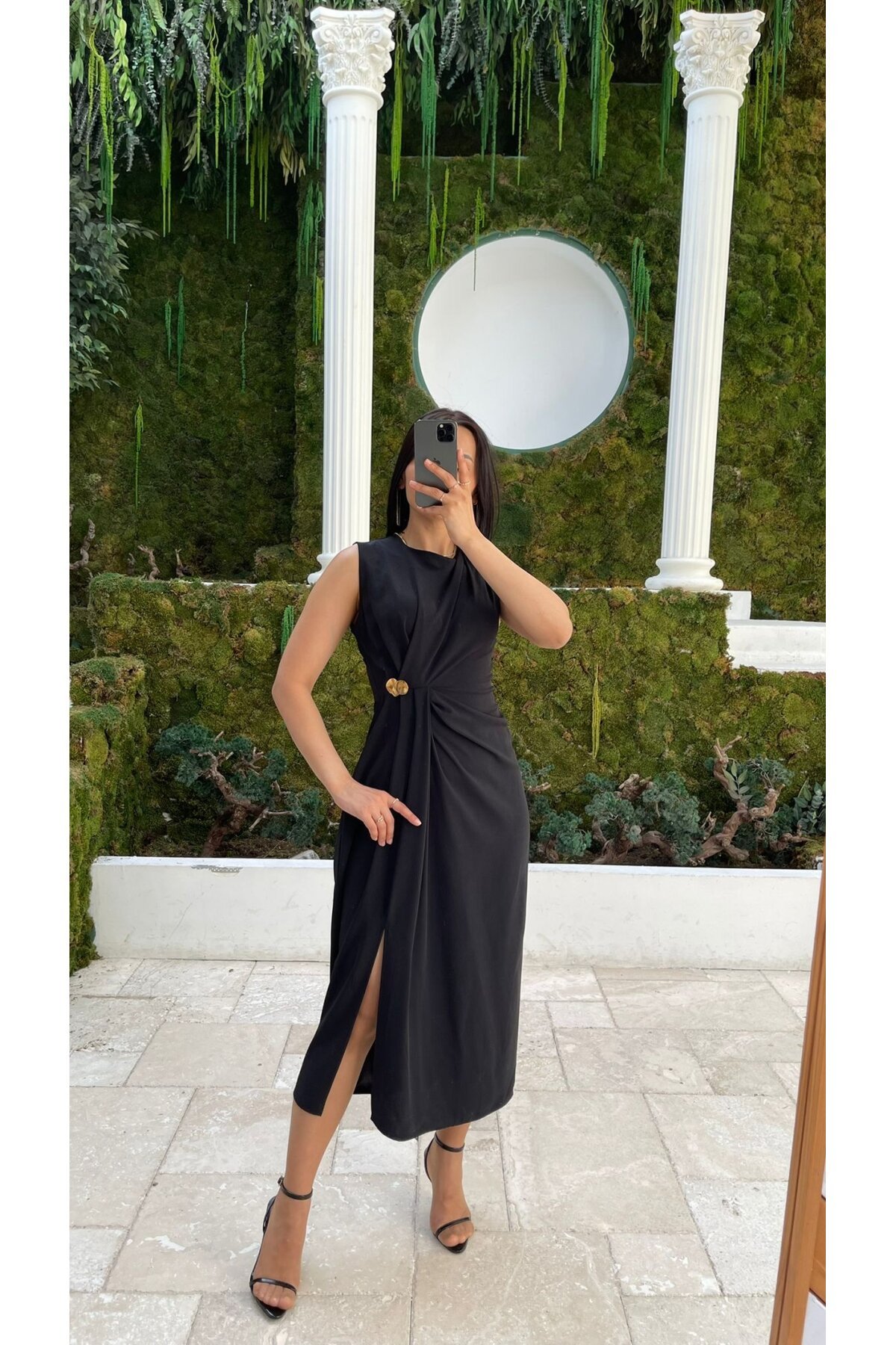 3718-SİYAH ASİMETRİK BROŞLU ELBİSE