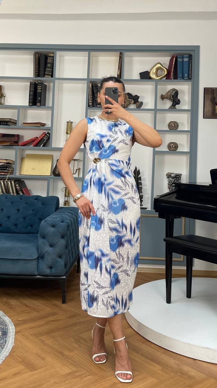 3736-MAVİ ÇİÇEK DESEN BROŞLU ELBİSE