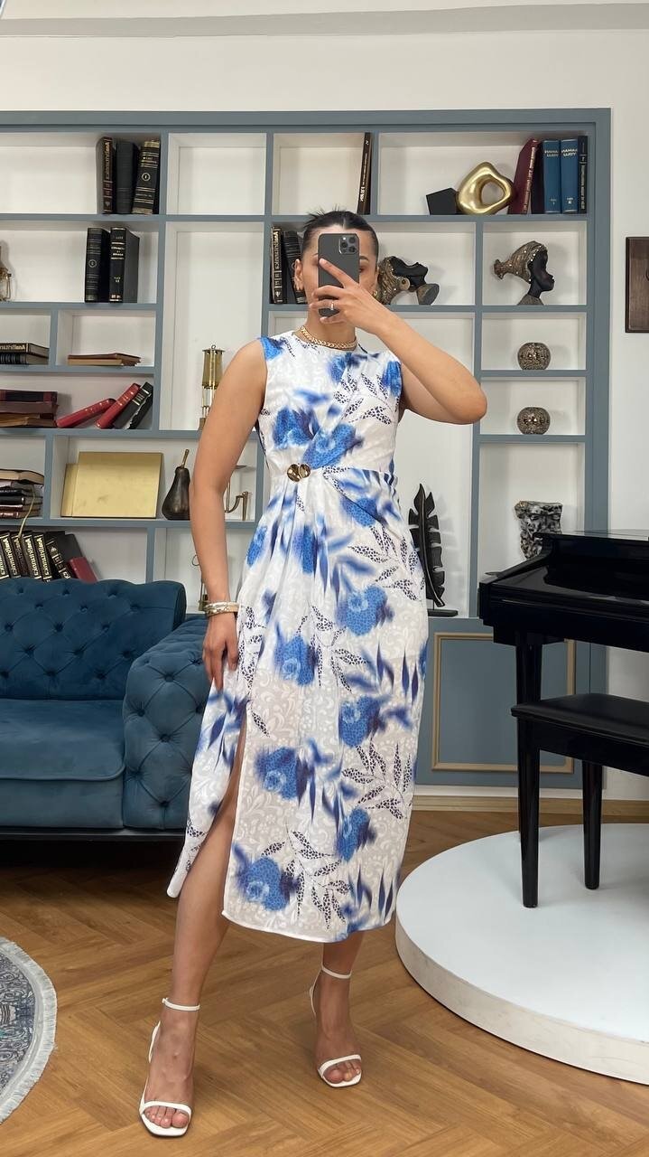 3736-MAVİ ÇİÇEK DESEN BROŞLU ELBİSE