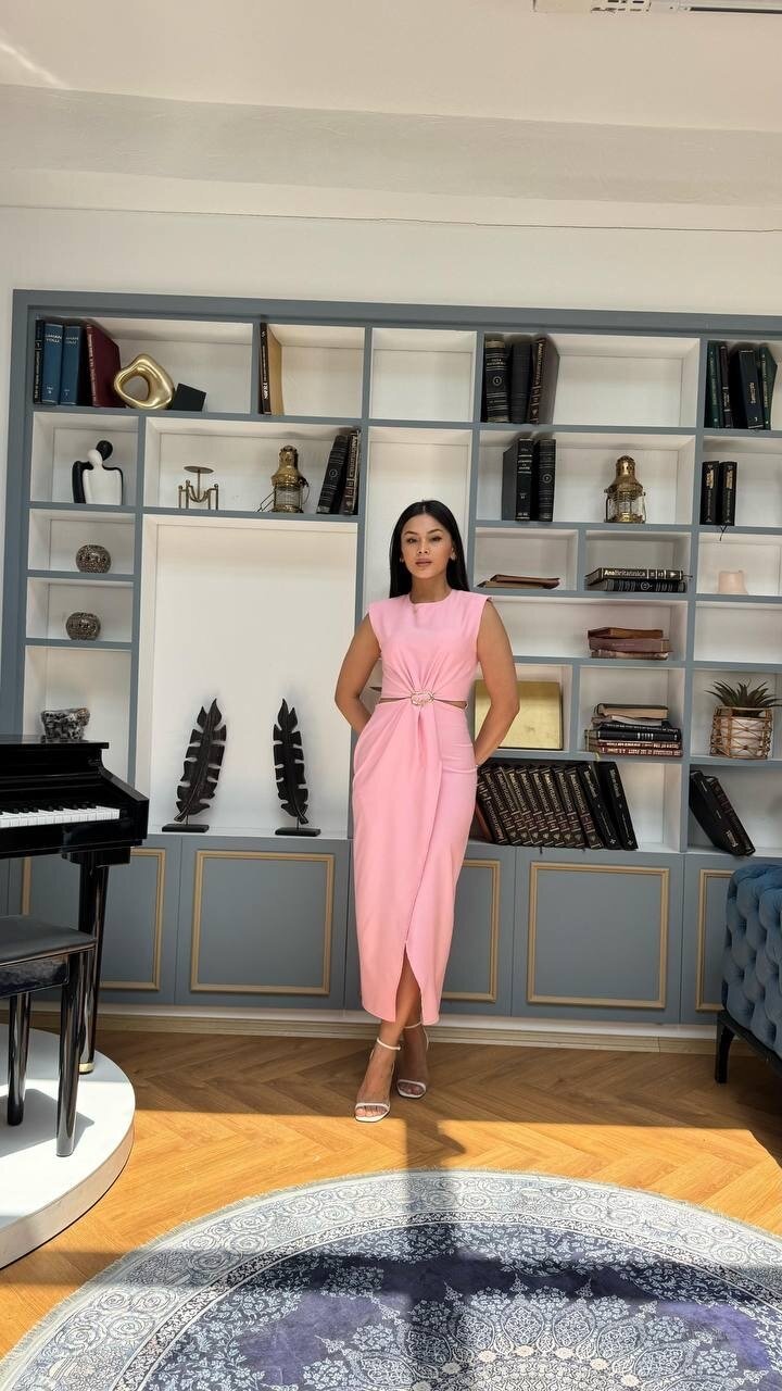 3755-PEMBE BÖBREK PENCERELİ TOKALI ELBİSE