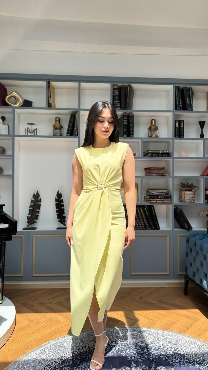 3755-SARI BÖBREK PENCERELİ TOKALI ELBİSE