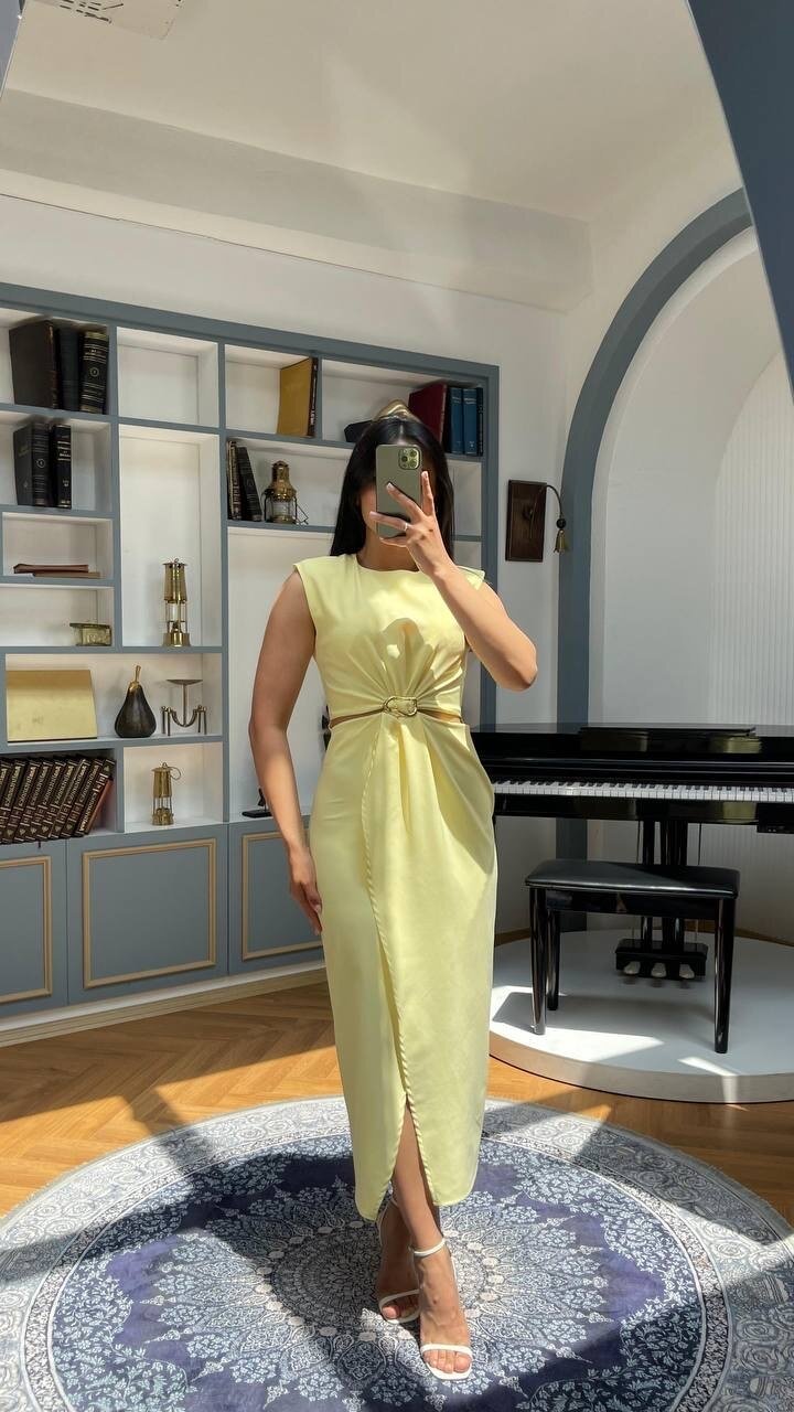 3755-SARI BÖBREK PENCERELİ TOKALI ELBİSE