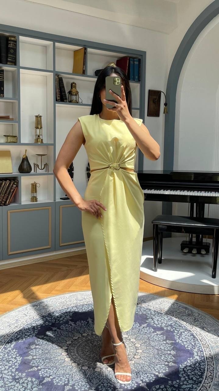 3755-SARI BÖBREK PENCERELİ TOKALI ELBİSE