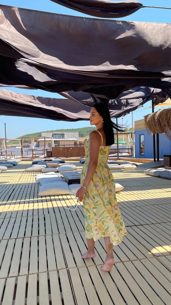 3786-SARI KETEN ÇİÇEKLİ DÜĞMELİ ELBİSE