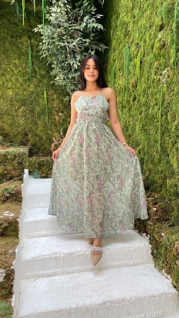 3790-SU YEŞİLİ ÇİÇEK DESEN SIRTI AÇIK FIFIRLI ELBİSE