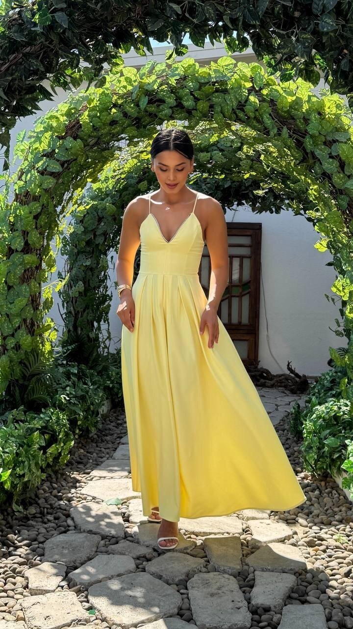 3795-SARI V YAKA TAŞ DETAY KİLOŞ ELBİSE