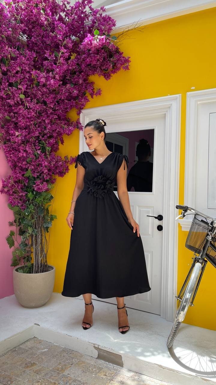 3798-SİYAH GÜL BROŞ DETAY ELBİSE