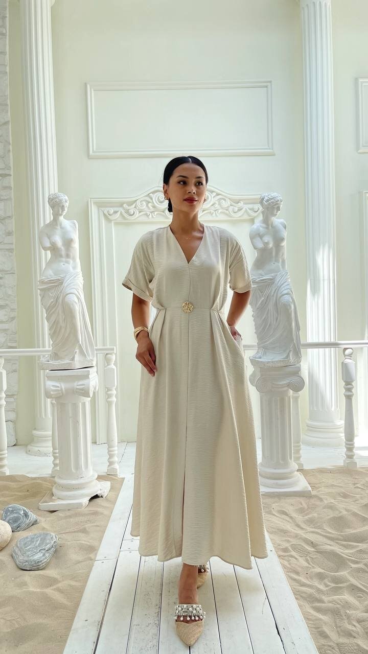 3799-BEJ BROŞLU ÖNÜ YIRTMAÇLI ELBİSE