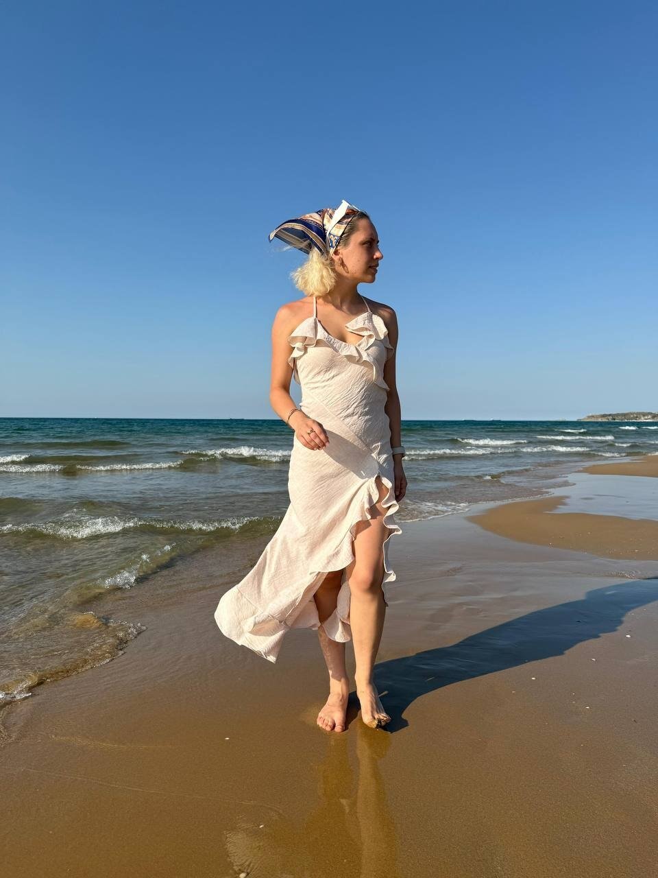 3802-BEJ YIRTMAÇ FIRFIR DETAY ELBİSE