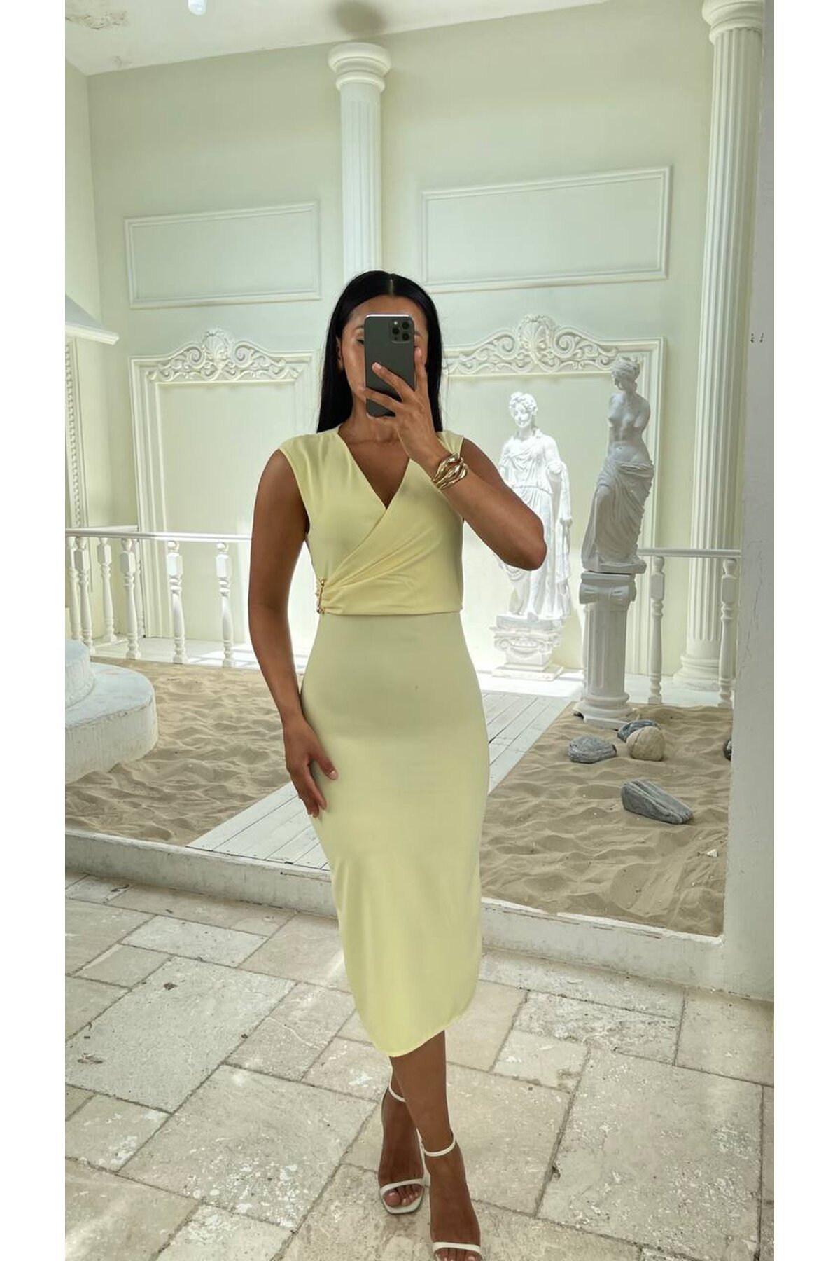 3806-SARI ANVELOK DETAY BROŞLU ELBİSE