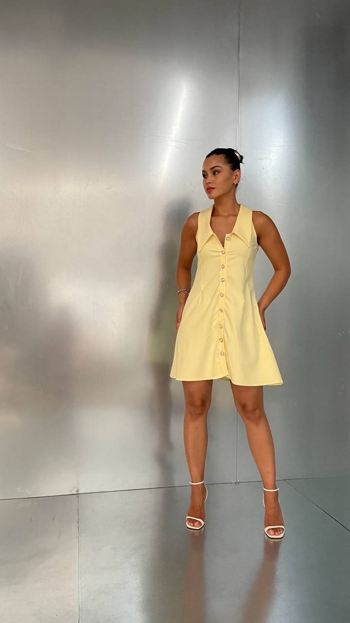 3808-SARI BEBE YAKA TOP DÜĞMELİ ELBİSE