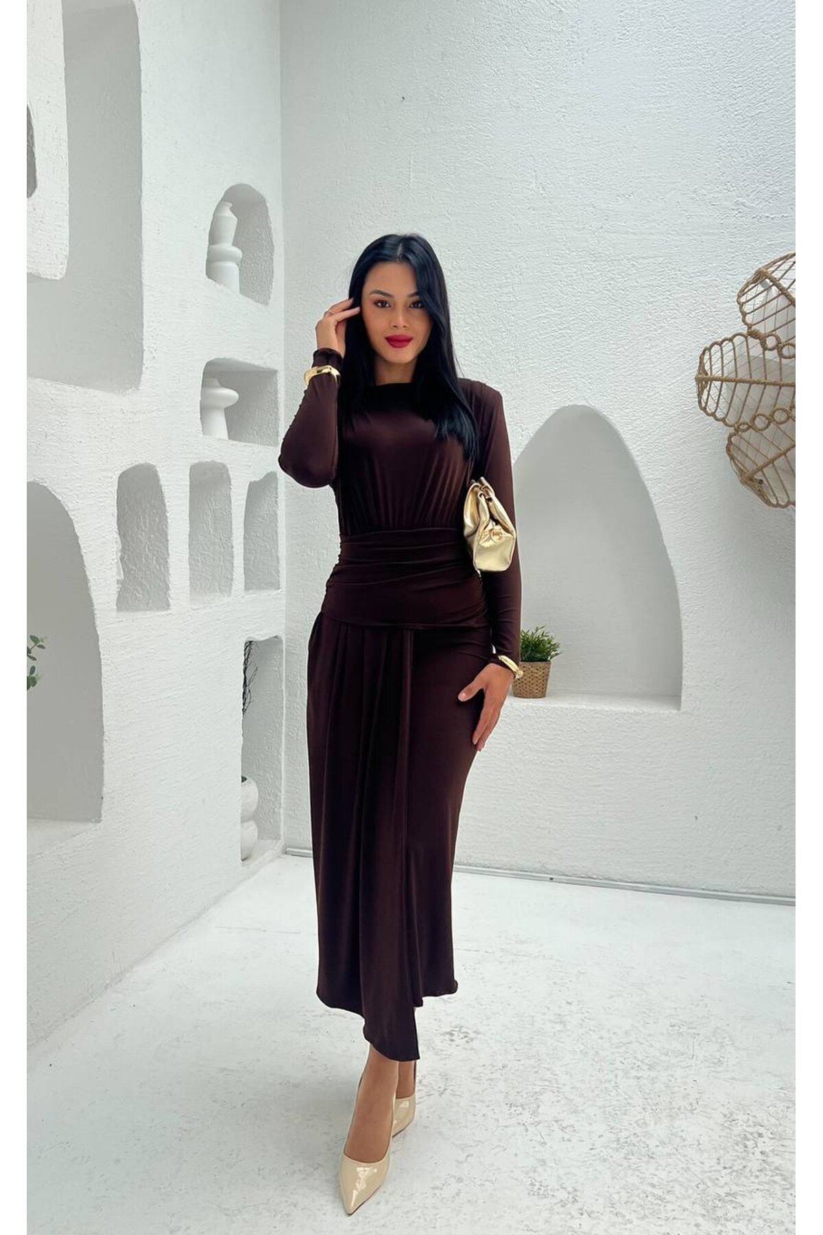 3833-KAHVERENGİ ÖNÜ DRAPELİ SANDY KUMAŞ ELBİSE