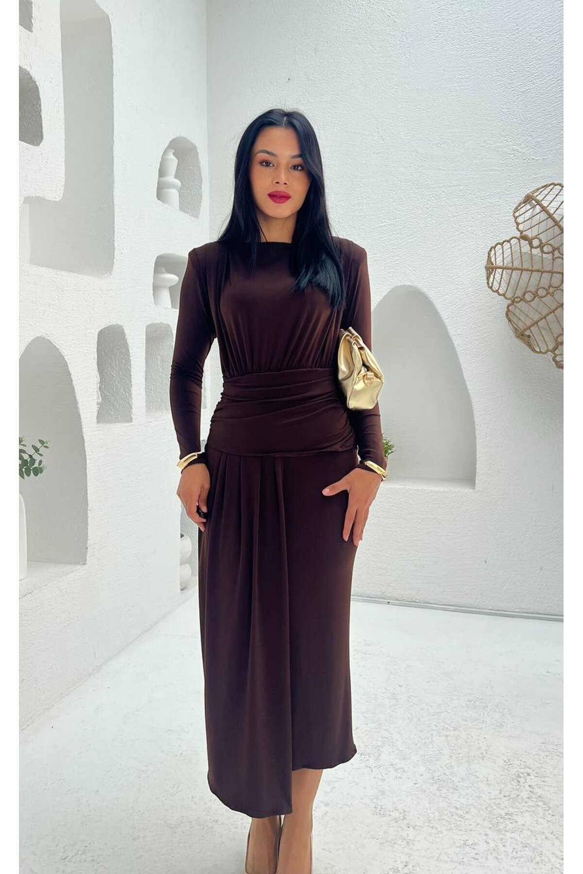 3833-KAHVERENGİ ÖNÜ DRAPELİ SANDY KUMAŞ ELBİSE