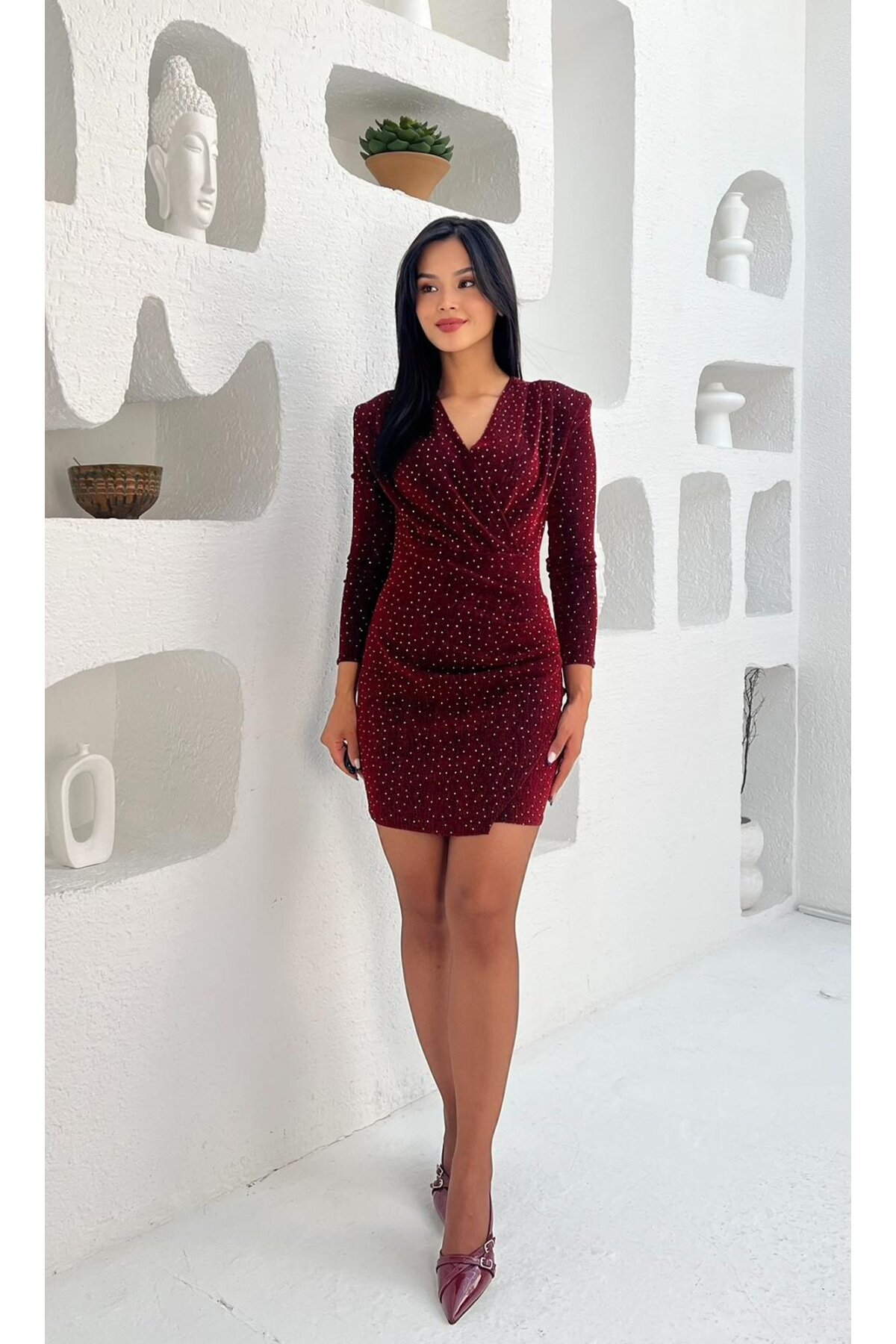 3835-BORDO TAŞLI DRAPELİ KRUVAZE YAKA KISA ELBİSE