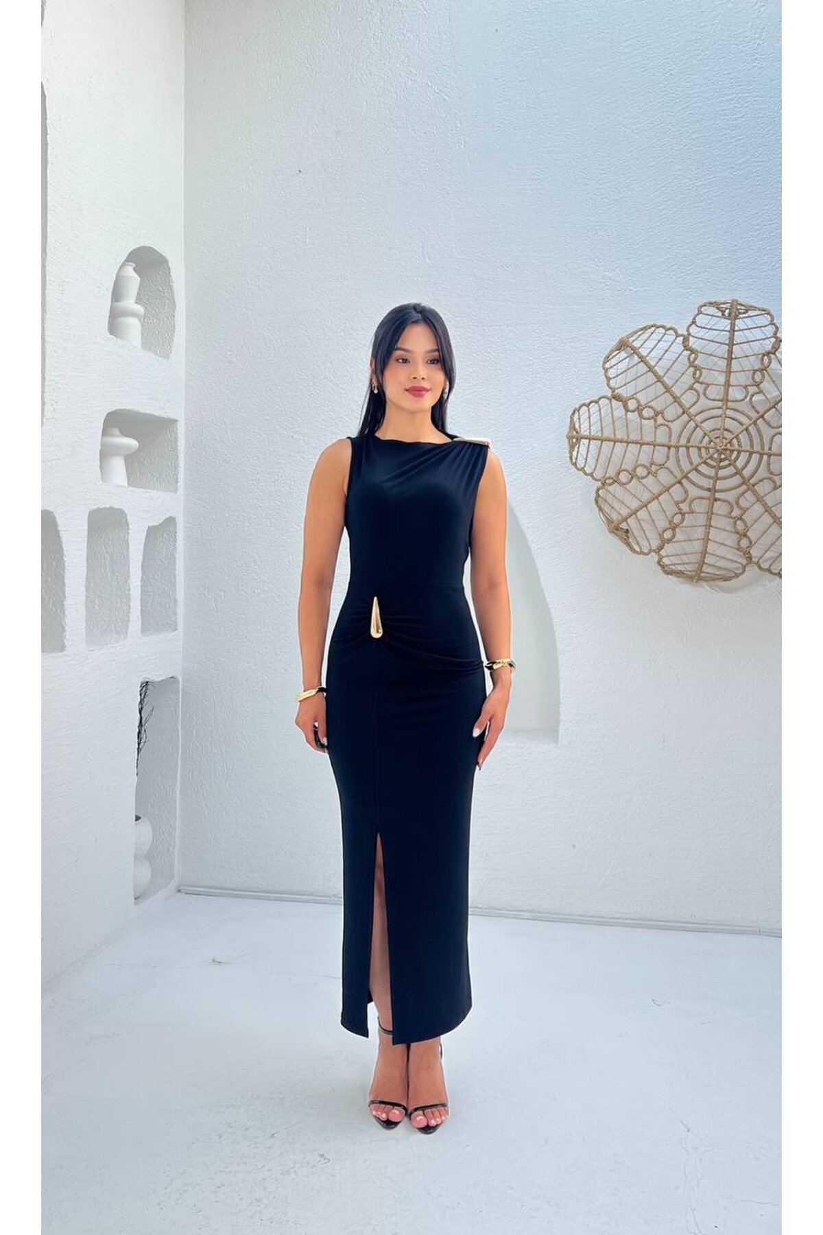 3846-SİYAH SIFIR KOL OMUZ DRAPLEİ TOKALI ELBİSE